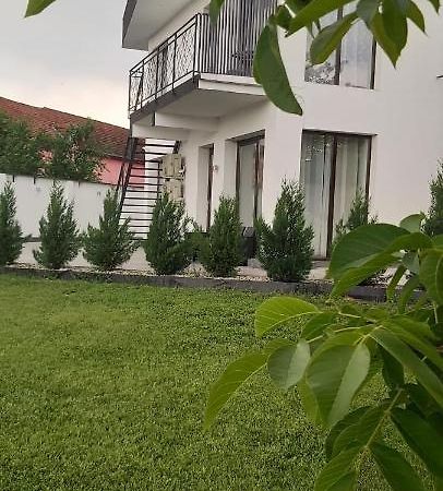 Ferienwohnung Accent Garden Deva Exterior foto